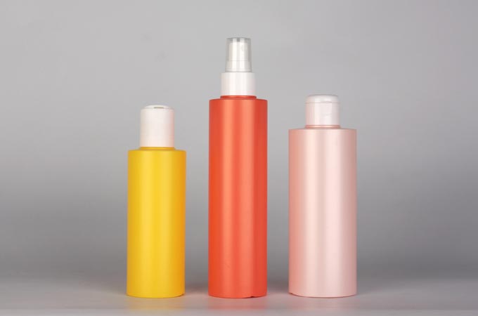 Plastic cosmetic bottles from Cardo serie